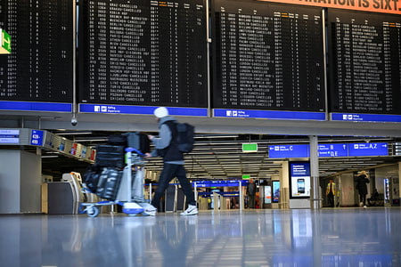 Германияда 13 аэропортда иш ташлаш бошланди