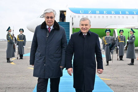 Shavkat Mirziyoyev Olmaota shahriga yetib bordi