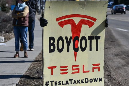 AQShda Teslaga qarshi norozilik namoyishlari boshlanadi