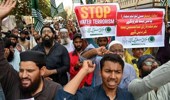 Покистонда Ҳиндистонга қарши оммавий норозилик намойишлари бошланди