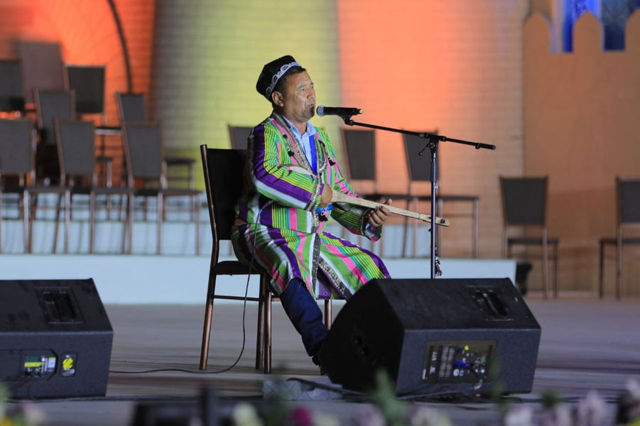 Baxshilar bahs maydonida