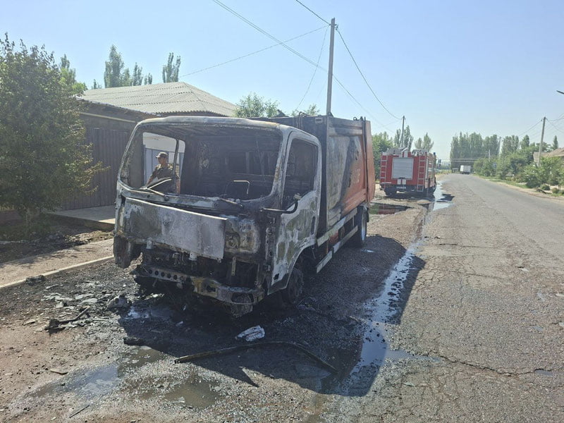 Юқори Чирчиқда юк машинаси ёниб кетди