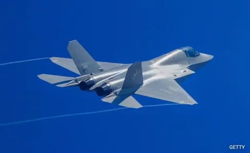 Покистон Хитойдан қирувчи самолёт олади