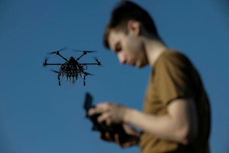 Buyuk Britaniya Ukrainaga 100 000 dona dron yetkazib beradi