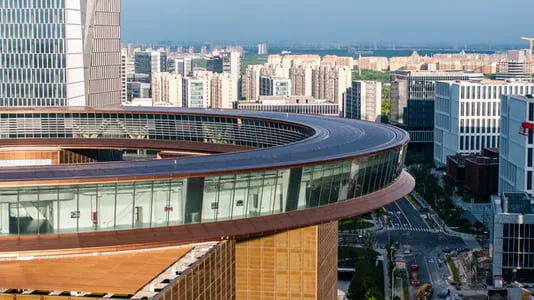 Xitoyda tarixiy bino robotlar yordamida ko‘chirildi