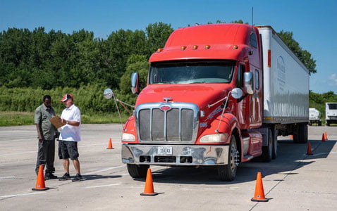 АҚШдаги ўзбеклар учун ёмон хабар: энди инглиз тилини билмаганларга юк машинаси ҳайдаш тақиқланиши мумкин
