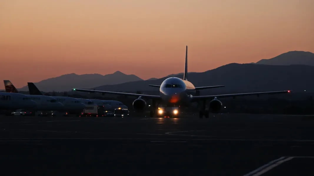 Qozog‘istonda uchuvchilarga lazer tutganlarga nisbatan jinoiy javobgarlik joriy etiladi