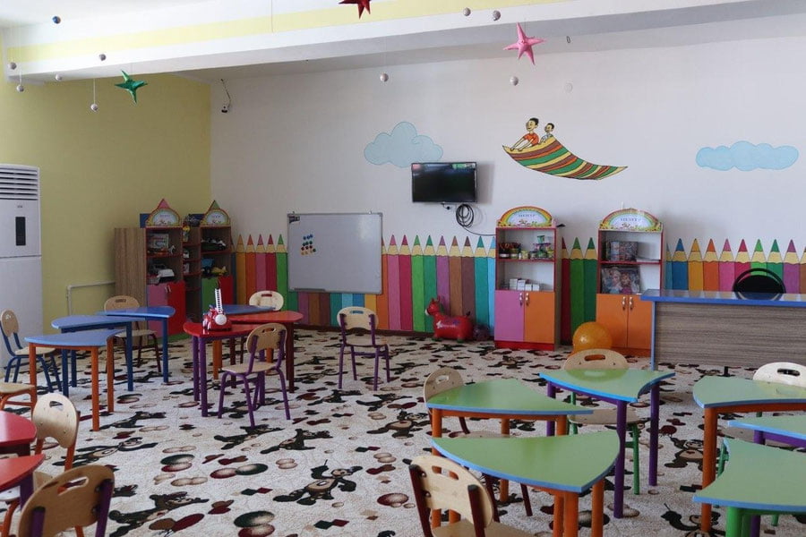 Тошкентдаги боғчада 2 ёшли бола қийноққа солинди