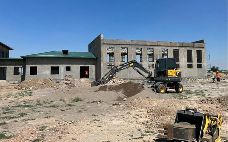 Сергелида сифатсиз қурилиш ишлари сабаб мактаб қурилиши тўхтатилди