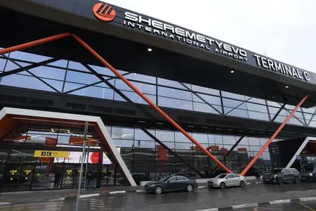 Россиянинг “Aeroflot” авиакомпанияси қулади