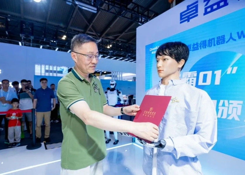 Xitoyda birinchi bor robot aspiranturaga qabul qilindi