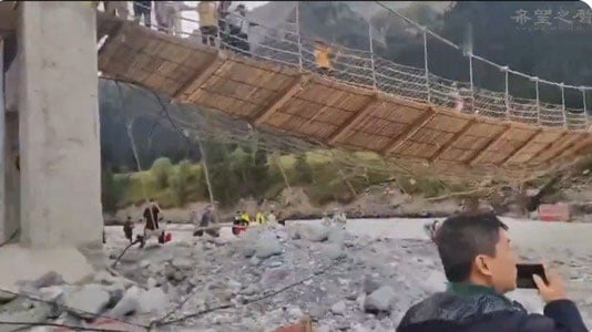 Xitoyda osma ko‘prik qulab tushdi