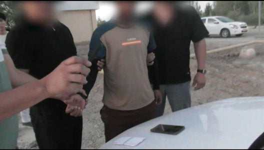 Сурхондарёда эркак аёлни бехаё видеоларини тарқатиш билан қўрқитиб, 1000 доллар талаб қилди