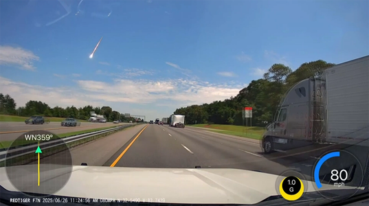 Америкадаги уйга метеорит қулаб тушди