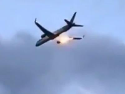 Грецияда 273 йўловчи бўлган самолёт двигатели ёниб кетди