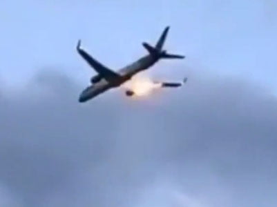 Грецияда 273 йўловчи бўлган самолёт двигатели ёниб кетди