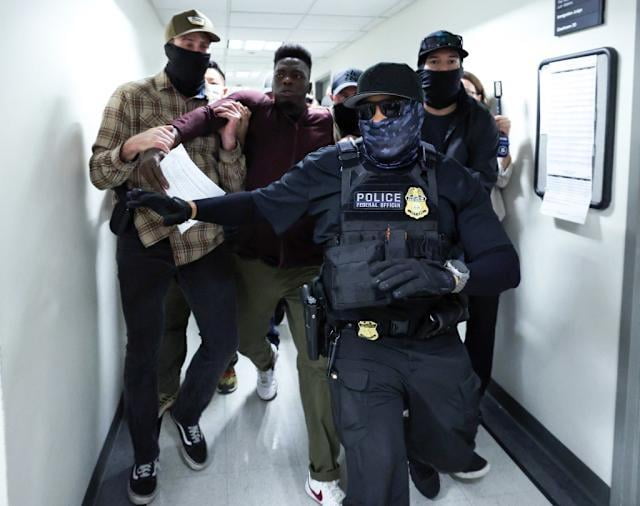 АҚШ 55 миллиондан ортиқ одамни депортация қилиши мумкин