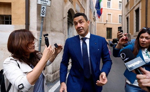 Сальвини: “Макроннинг ўзи дубулға кийиб, Украинага борсин”