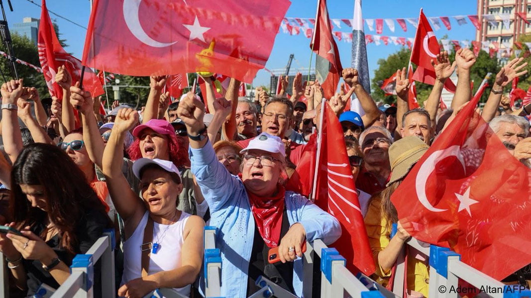 Turkiyada muxolifat tarafdorlari namoyishga chiqdi