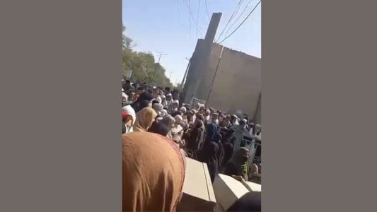 Кобулда аёллар пенсия тўловларининг кечикишини қарши намойиш ўтказди