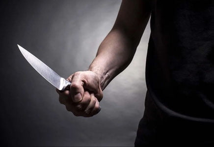 Farg‘onada xotini va qaynonasini pichoqlab o‘ldirgan shaxsga sud hukmi o‘qildi