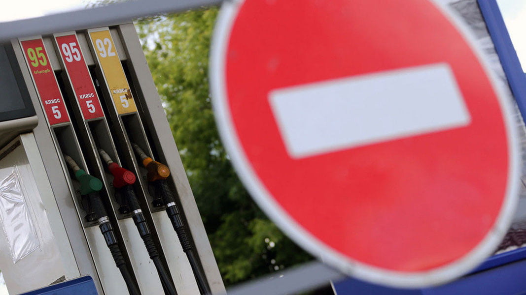 Россияда бензин тақчиллиги сабаб заправкалар ёпилмоқда