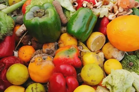 Ўзбекистон бозорларида 130 тоннадан ортиқ хавфли озиқ-овқат маҳсулотлари савдодан чиқарилди