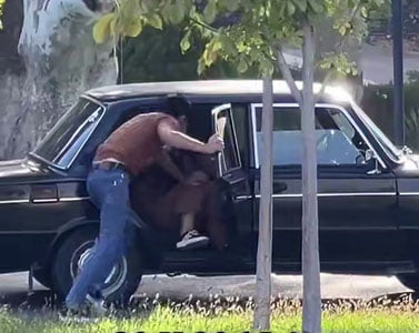 Самарқандда йигит қизни машинага солиб олиб кетмоқчи бўлдими?