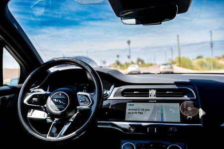 Qozog‘istonda haydovchisiz taksi xizmatini ishga tushiriladi