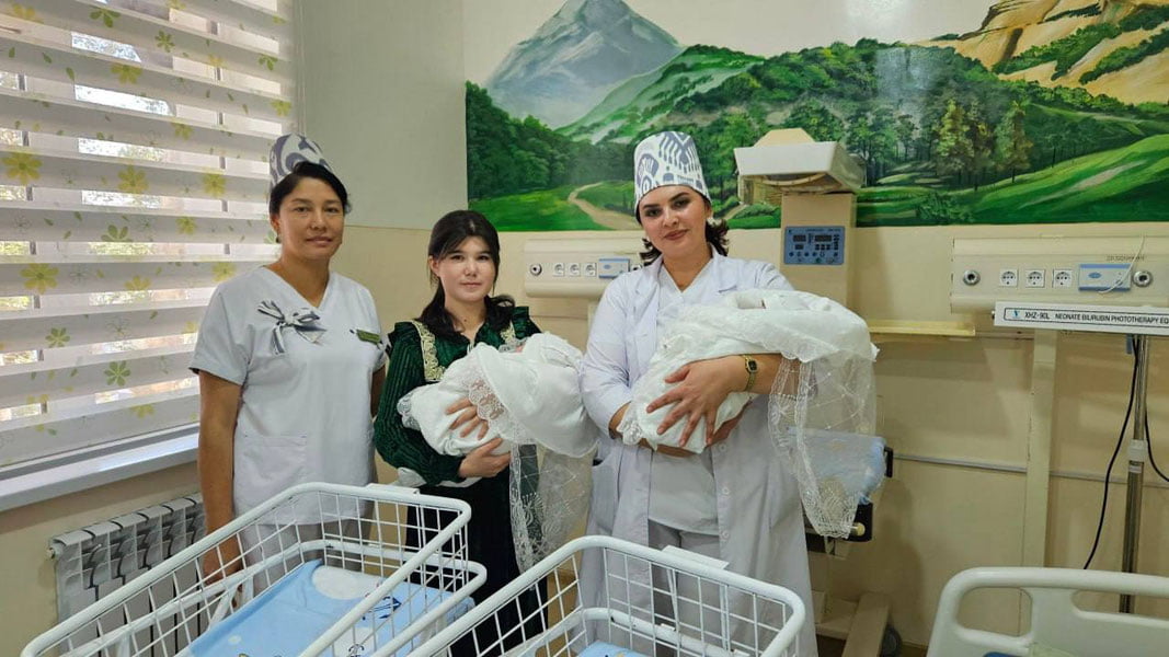 O‘zbekistonda siam egizaklari noyob operatsiya orqali ajratib olindi