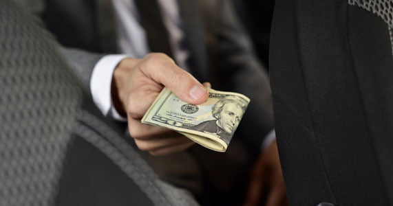 Бухорода МИБ орқали фирибгардан жиноий жарима ундирилди