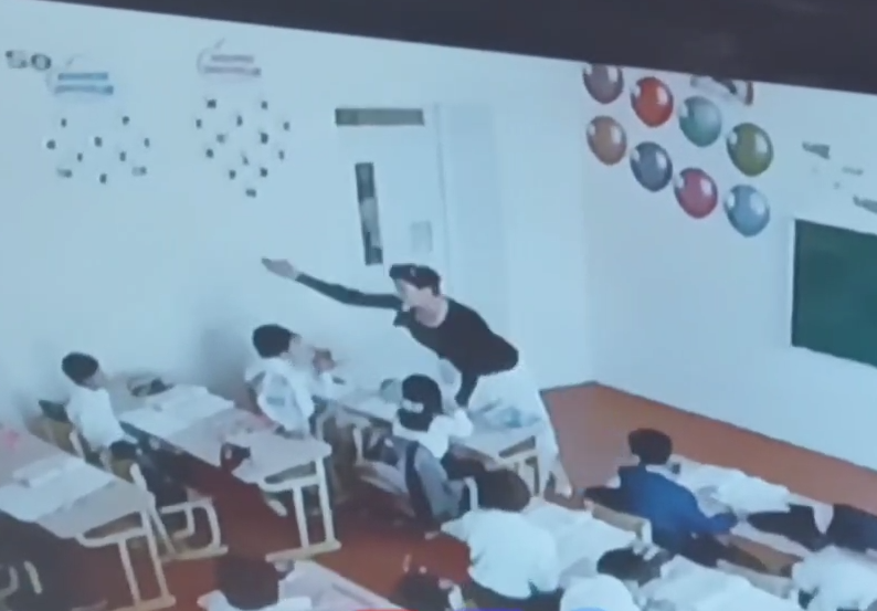 Самарқандда мактаб котибаси 3 синф ўқувчисини калтаклади