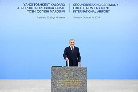 Шавкат Мирзиёев янги Тошкент аэропорти пойдевор капсуласини қўйиб, қурилишни бошлаб берди