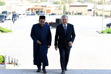 Shavkat Mirziyoyev Islom sivilizatsiyasi markazida olib borilayotgan ishlar bilan tanishdi