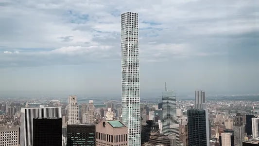 Нью-Йоркдаги ҳашаматли 102 қаватли бино нурай бошлади