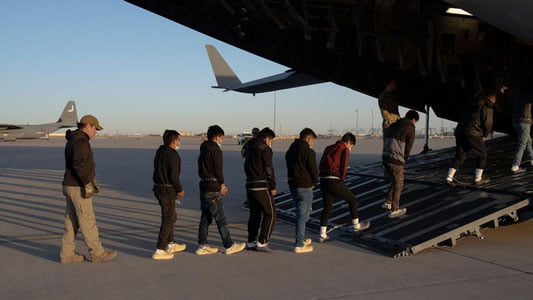 AQSh yil boshidan beri yarim milliondan ortiq noqonuniy muhojirni deportatsiya qildi.