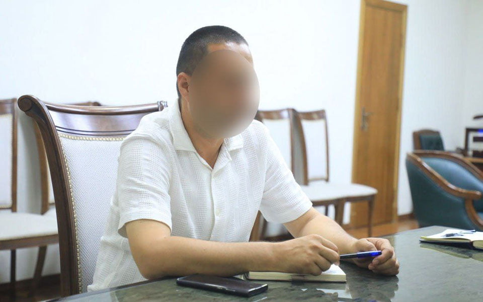 Сариосиё тумани ҳокими ўринбосари пора олгани учун 3 йилга қамалди