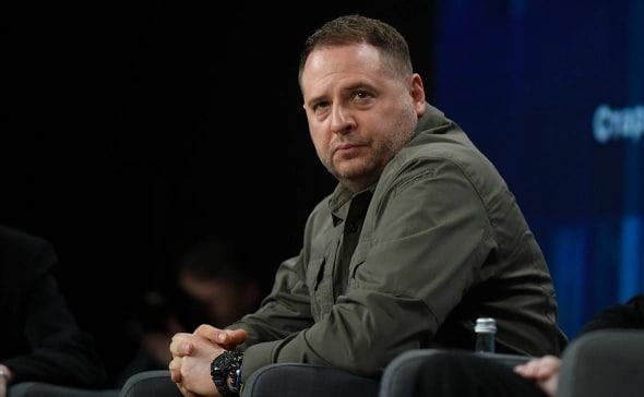 Зеленский Украина президенти девонининг раҳбари Андрей Ермакни ишдан бўшатди