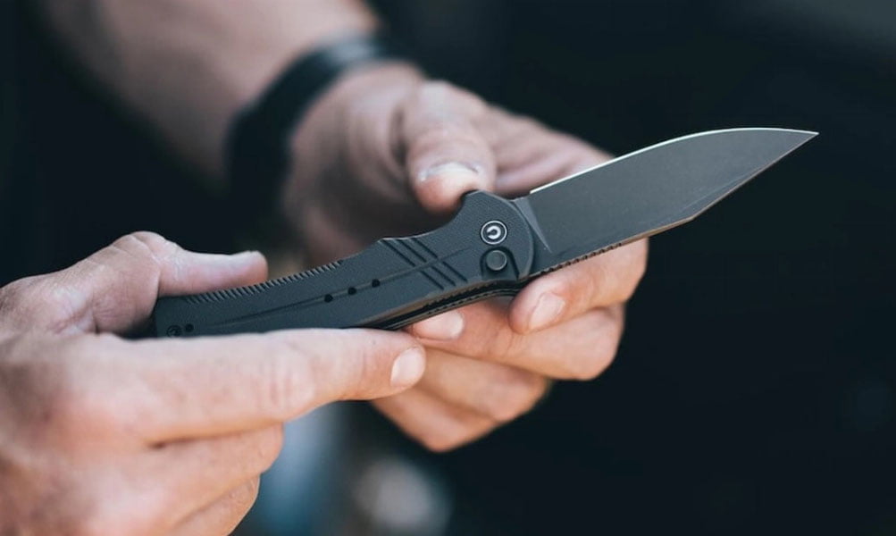 Россияда мигрантларга пичоқлар олиб юришни таъқиқлаш таклиф қилинди