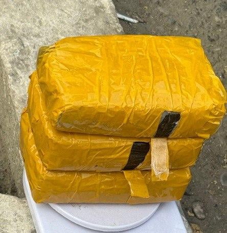 Андижонда 3 кг га яқин “гашиш” олиб кетаётган шахслар ушланди