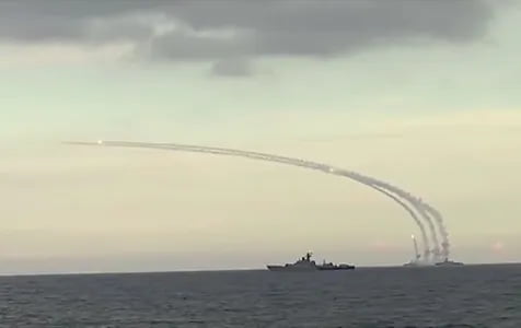 Украина Каспий денгизида икки Россия кемасини уриб туширди