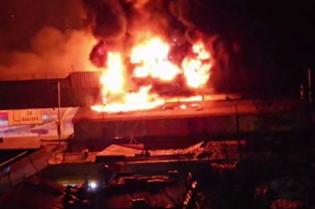 Тошкентда “Авиасозлар” бозорида ёнғин содир бўлди