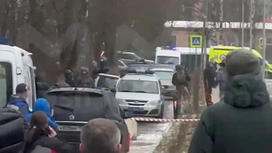 Moskvada 15 yoshli o‘smir maktab o'quvchilariga pichoq bilan hujum qildi