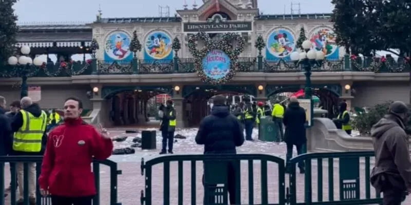 Tozalik xodimlarining ish tashlashi tufayli Parij Disneylendi axlatga to‘ldi