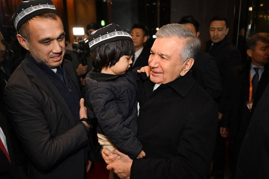 Shavkat Mirziyoyev Yaponiyadagi o'zbeklar bilan uchrashdi