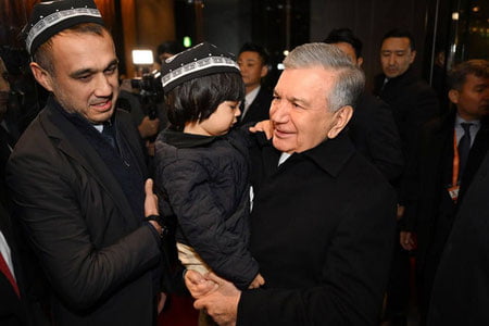 Shavkat Mirziyoyev Yaponiyadagi o'zbeklar bilan uchrashdi