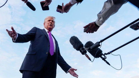 Трамп уни танқид қилган телеканалларнинг лицензияларини бекор қилишга чақирди