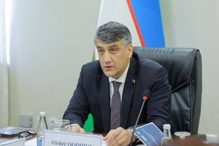 “Вазият янада ёмонлашади” — Алишер Қодиров ўзбекистонликларни зудлик билан Россияни тарк этишга чақирди