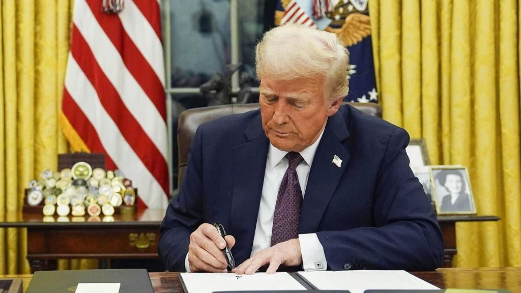 Tramp Eron bilan savdo qiluvchi davlatlarga 25 foiz boj joriy etdi