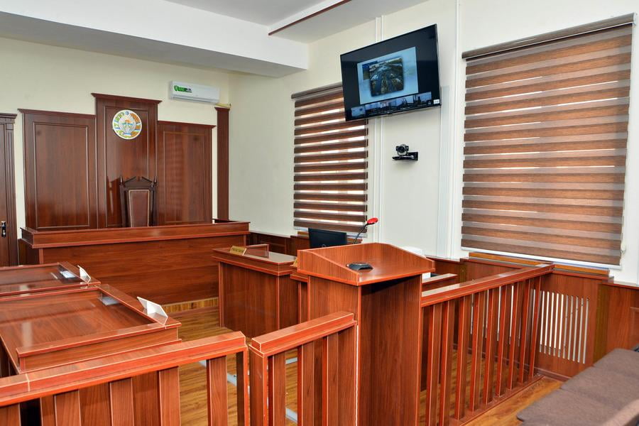 Ўзбекистонда асоссиз сабаблар билан судга келмаган мансабдорларга жарима жорий этилади